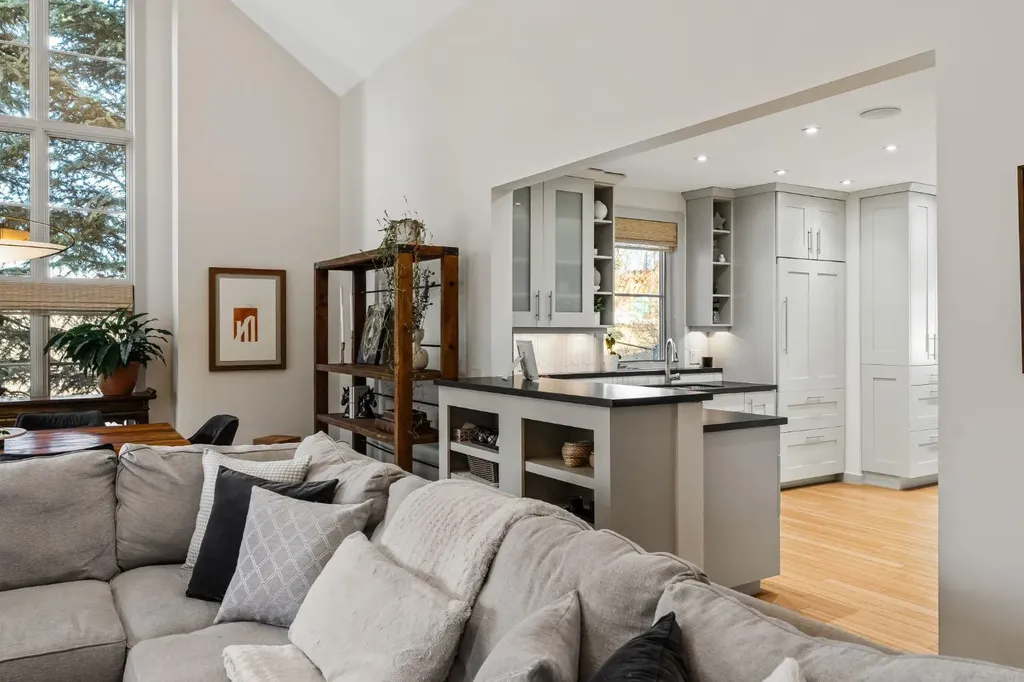 1359 69 Street SW Calgary AB T3H 3W8