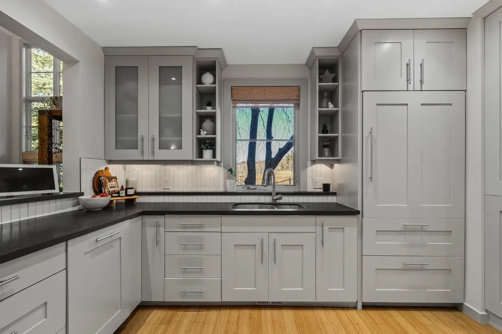 1359 69 Street SW Calgary AB T3H 3W8
