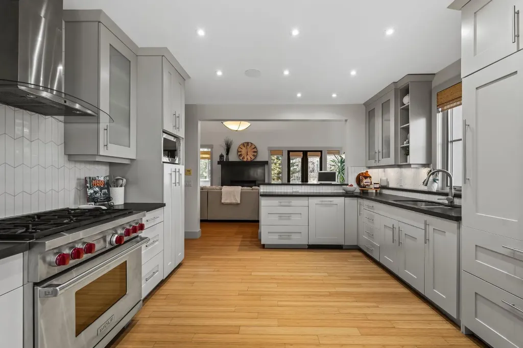 1359 69 Street SW Calgary AB T3H 3W8