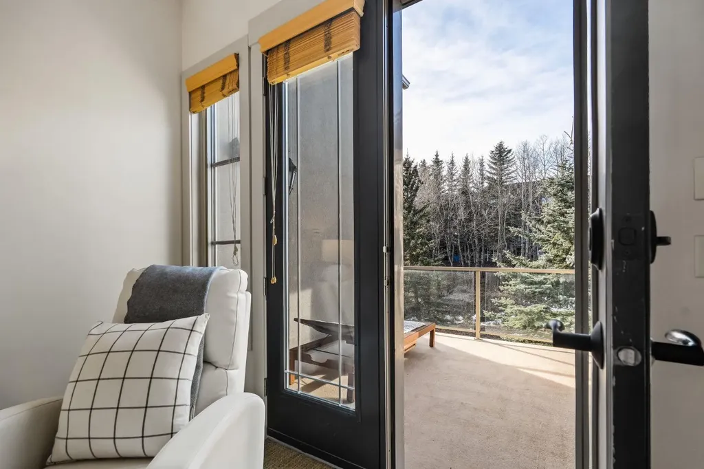 1359 69 Street SW Calgary AB T3H 3W8