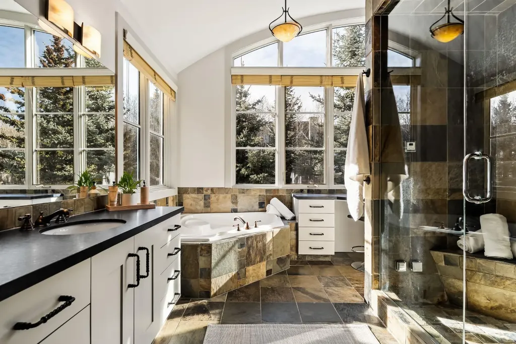 1359 69 Street SW Calgary AB T3H 3W8