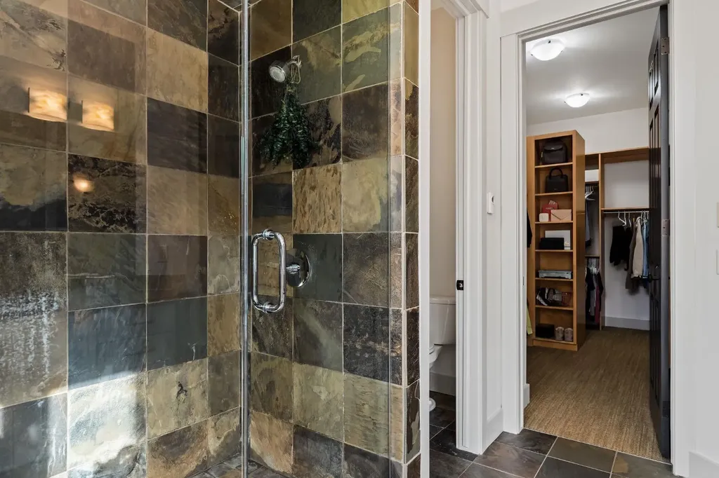 1359 69 Street SW Calgary AB T3H 3W8