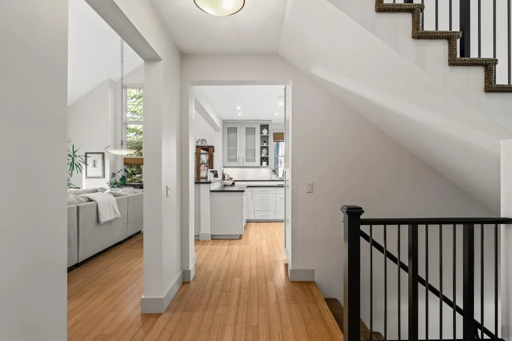 1359 69 Street SW Calgary AB T3H 3W8