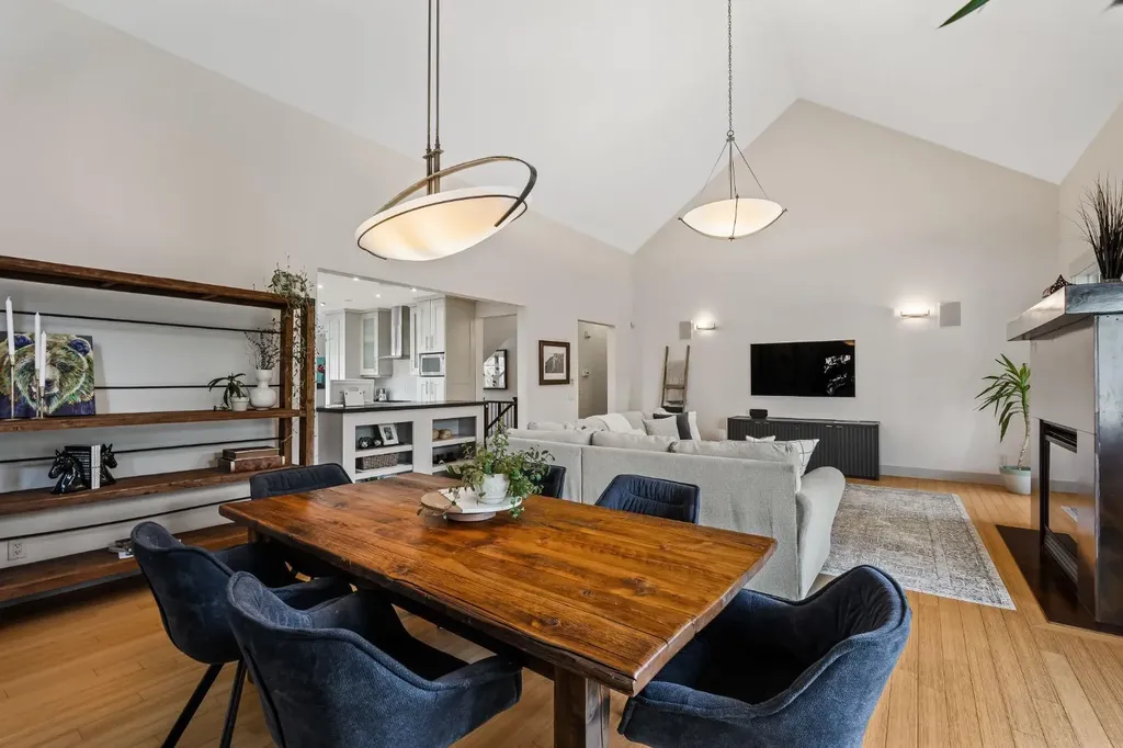 1359 69 Street SW Calgary AB T3H 3W8