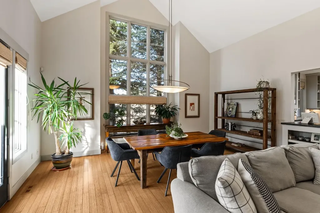1359 69 Street SW Calgary AB T3H 3W8