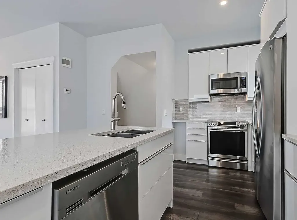 603 15 Avenue SW Calgary AB T2R 0R4