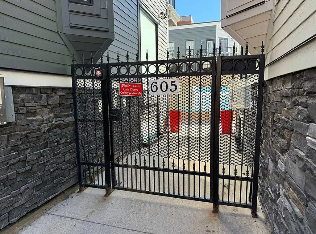 603 15 Avenue SW Calgary AB T2R 0R4