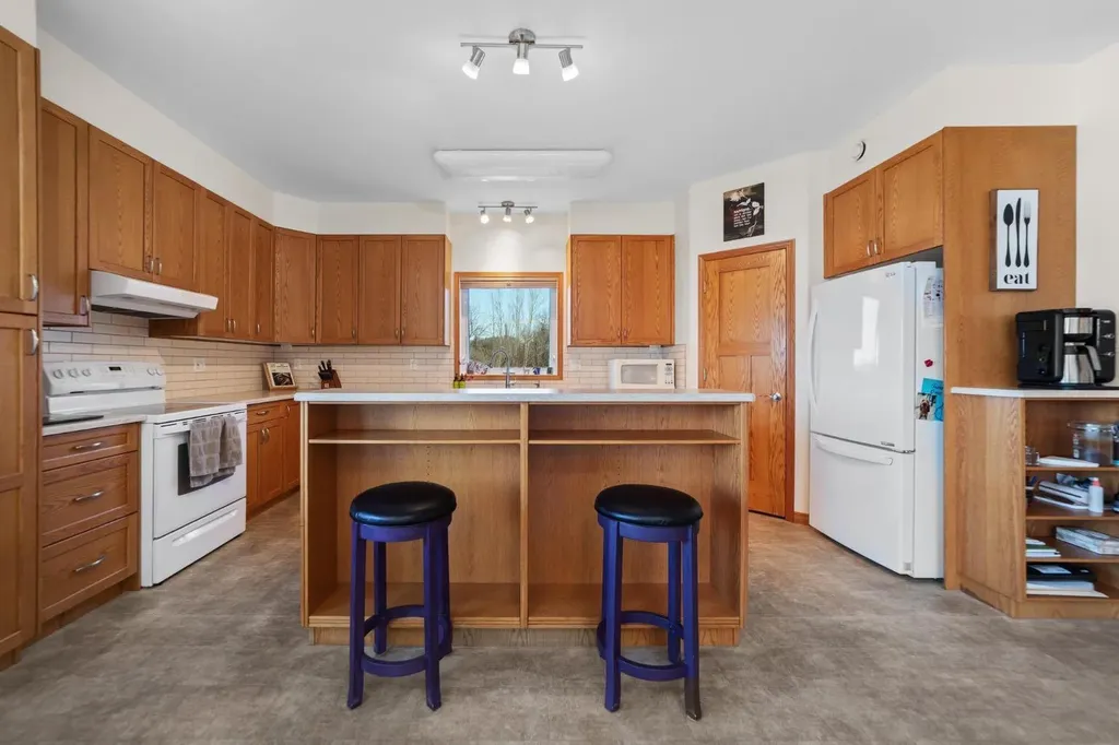 225 Lindgren Street Ferintosh AB T0B 1M0