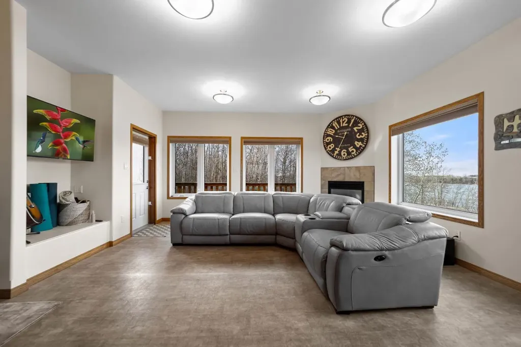 225 Lindgren Street Ferintosh AB T0B 1M0