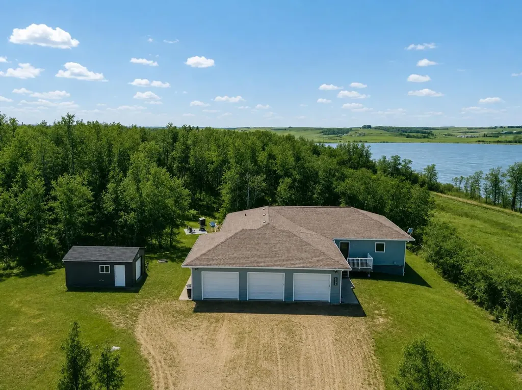 225 Lindgren Street Ferintosh AB T0B 1M0
