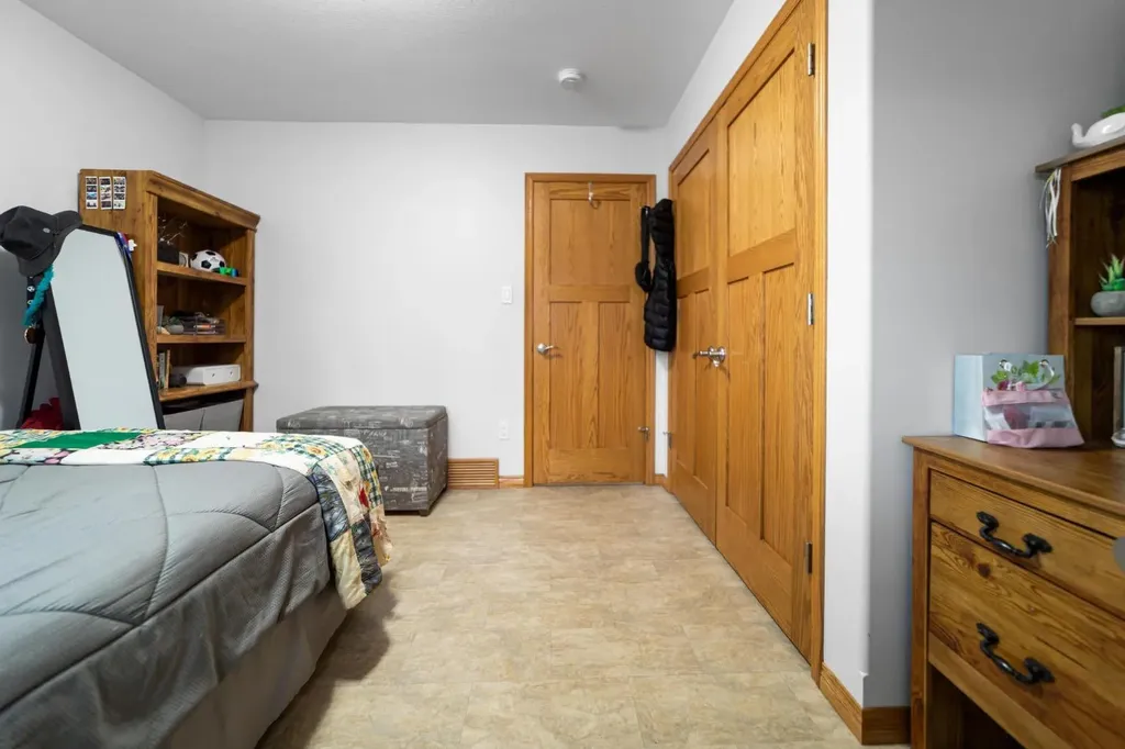 225 Lindgren Street Ferintosh AB T0B 1M0