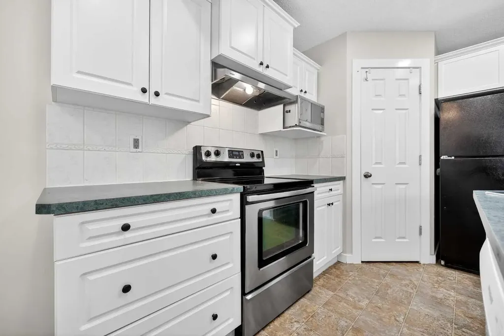 988 Prestwick Circle SE Calgary AB T2Z 3X7