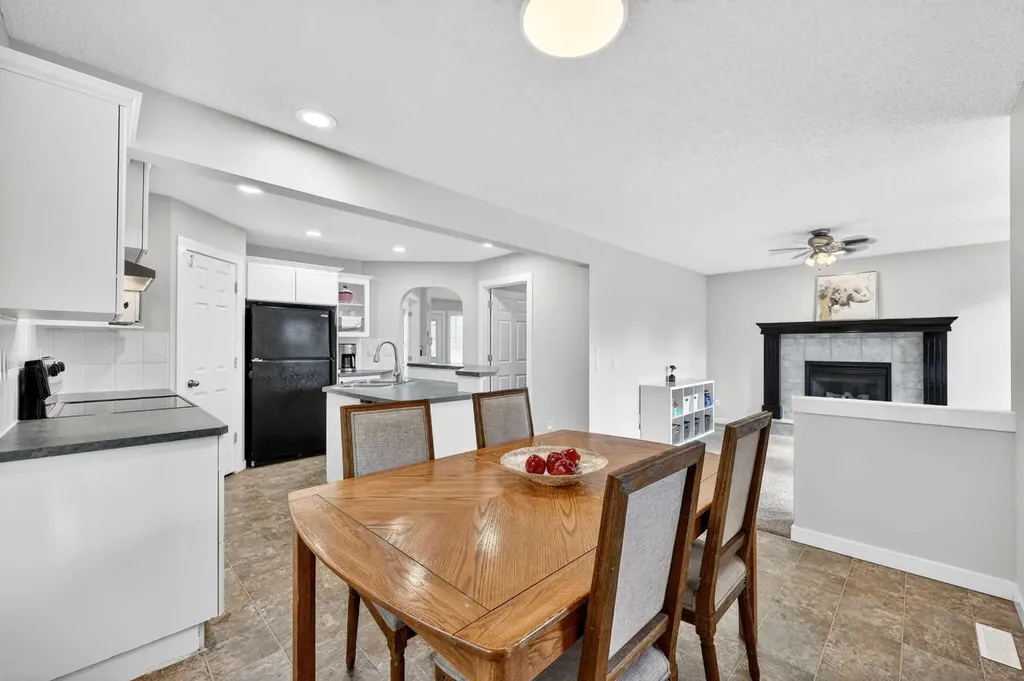 988 Prestwick Circle SE Calgary AB T2Z 3X7