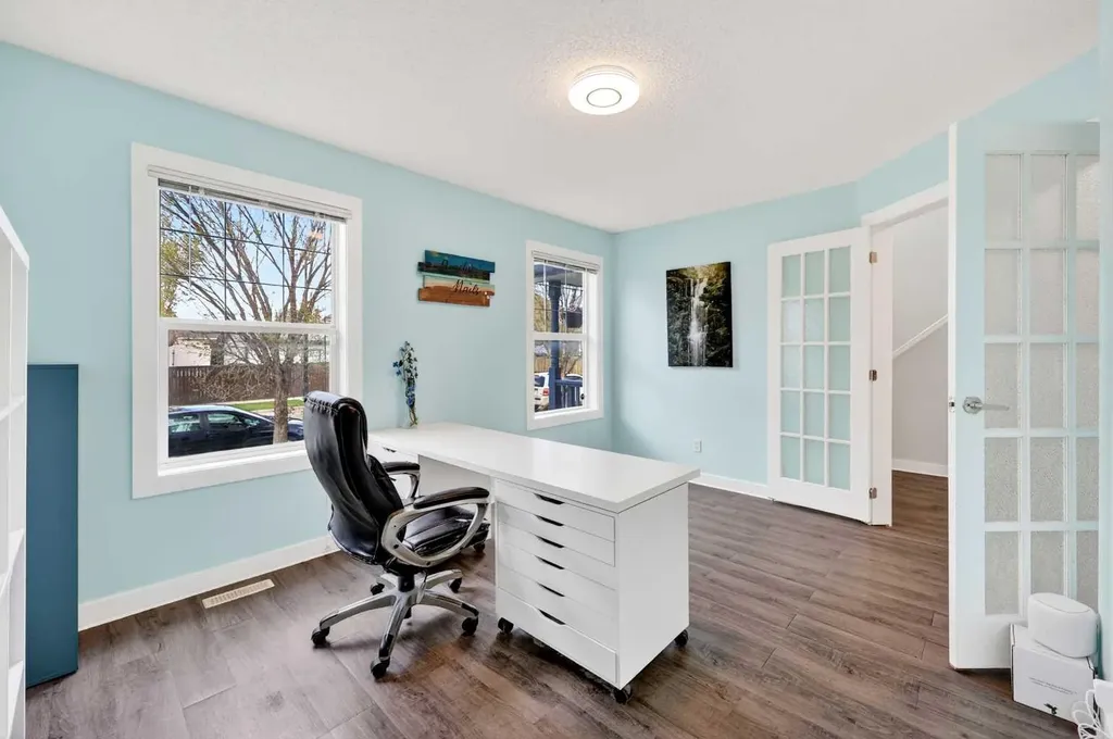 988 Prestwick Circle SE Calgary AB T2Z 3X7