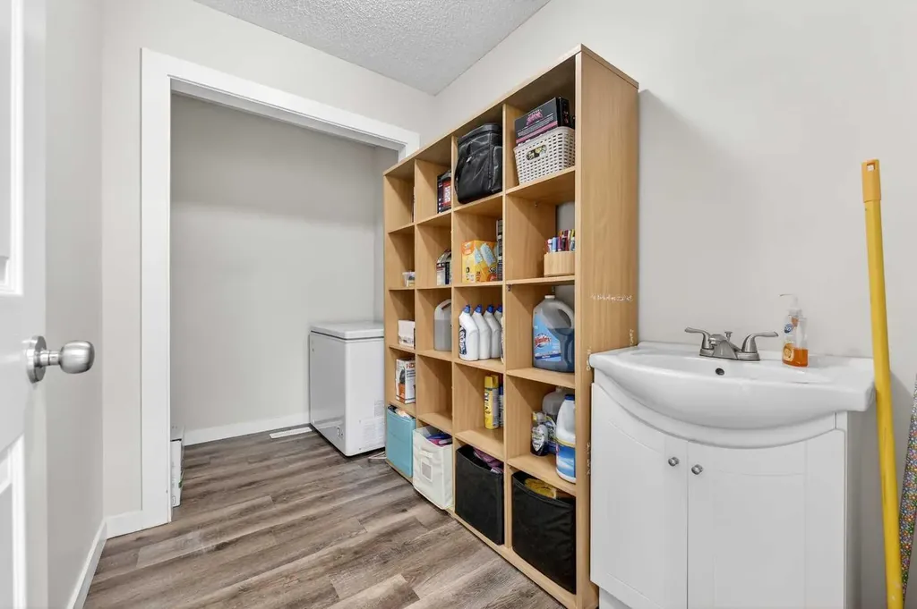 988 Prestwick Circle SE Calgary AB T2Z 3X7