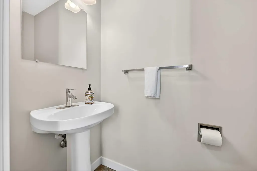 988 Prestwick Circle SE Calgary AB T2Z 3X7