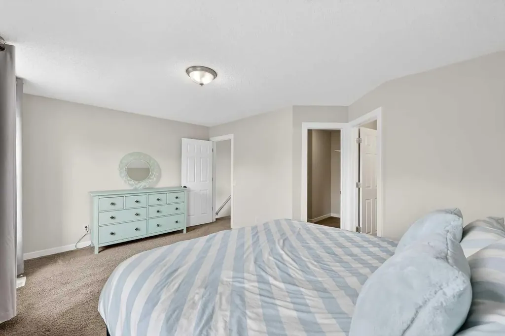988 Prestwick Circle SE Calgary AB T2Z 3X7