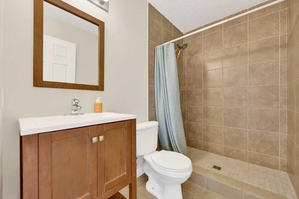 988 Prestwick Circle SE Calgary AB T2Z 3X7