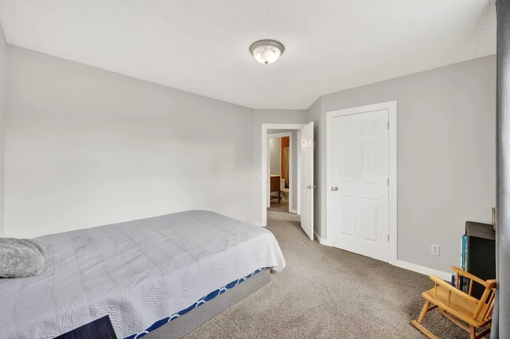 988 Prestwick Circle SE Calgary AB T2Z 3X7