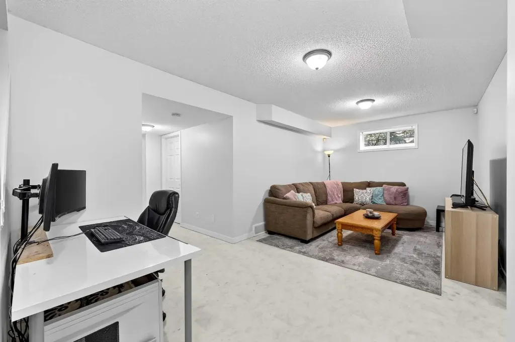 988 Prestwick Circle SE Calgary AB T2Z 3X7