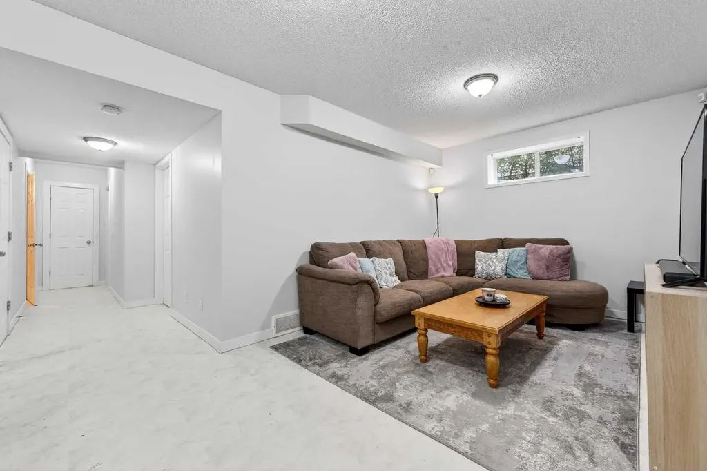 988 Prestwick Circle SE Calgary AB T2Z 3X7