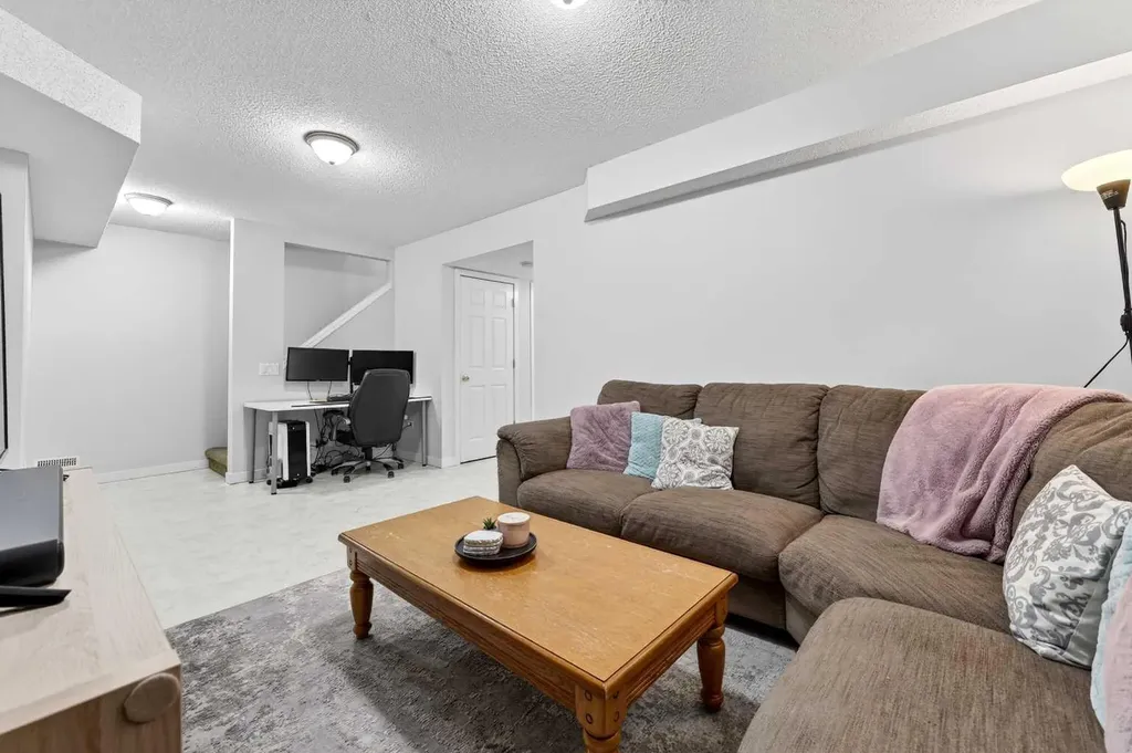 988 Prestwick Circle SE Calgary AB T2Z 3X7