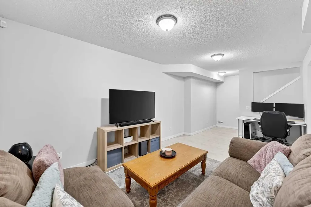 988 Prestwick Circle SE Calgary AB T2Z 3X7