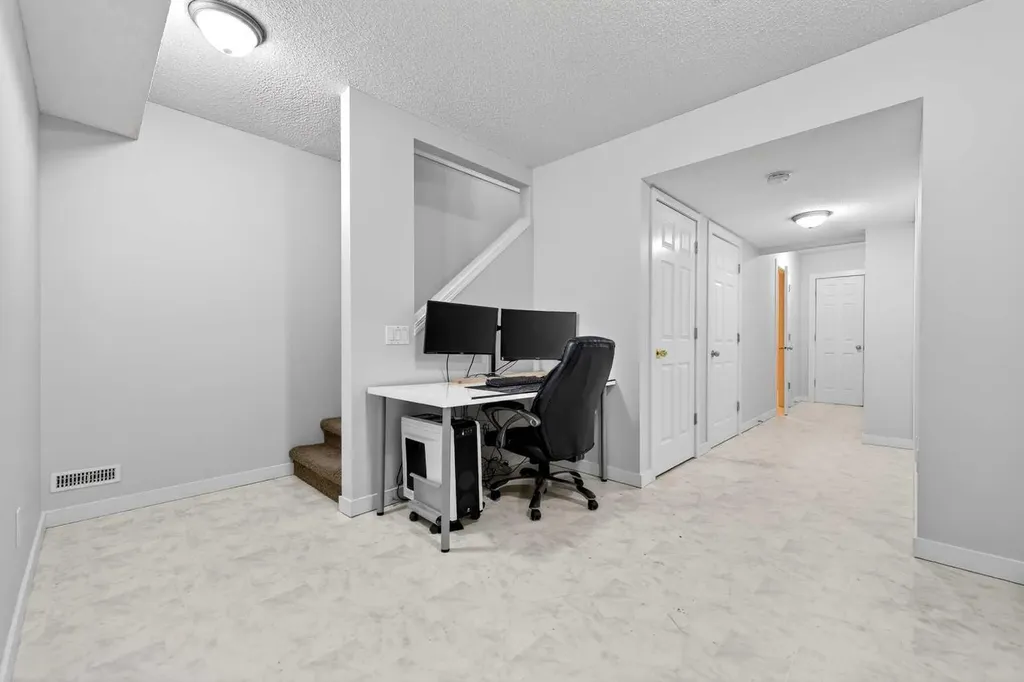 988 Prestwick Circle SE Calgary AB T2Z 3X7