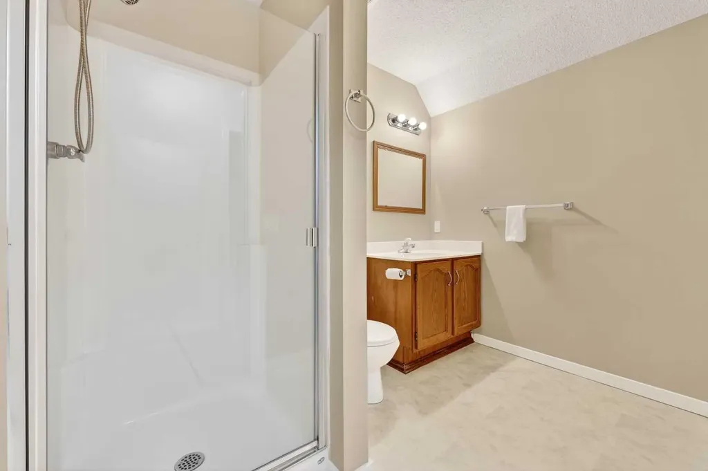 988 Prestwick Circle SE Calgary AB T2Z 3X7