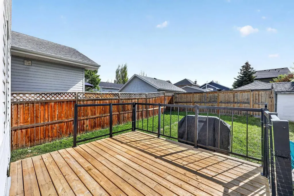 988 Prestwick Circle SE Calgary AB T2Z 3X7