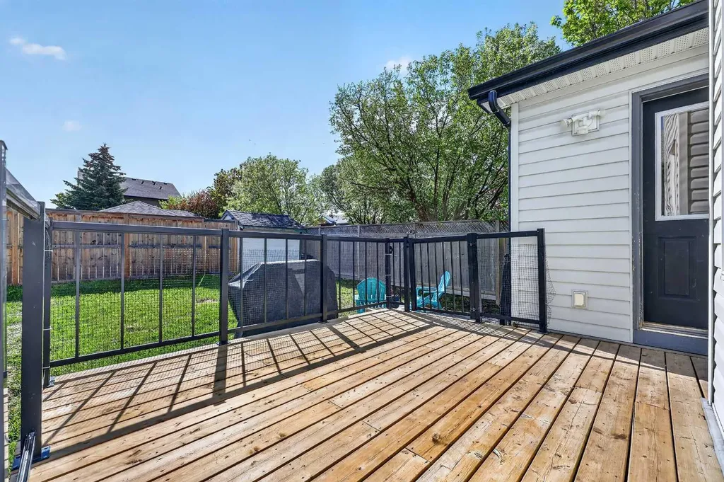 988 Prestwick Circle SE Calgary AB T2Z 3X7