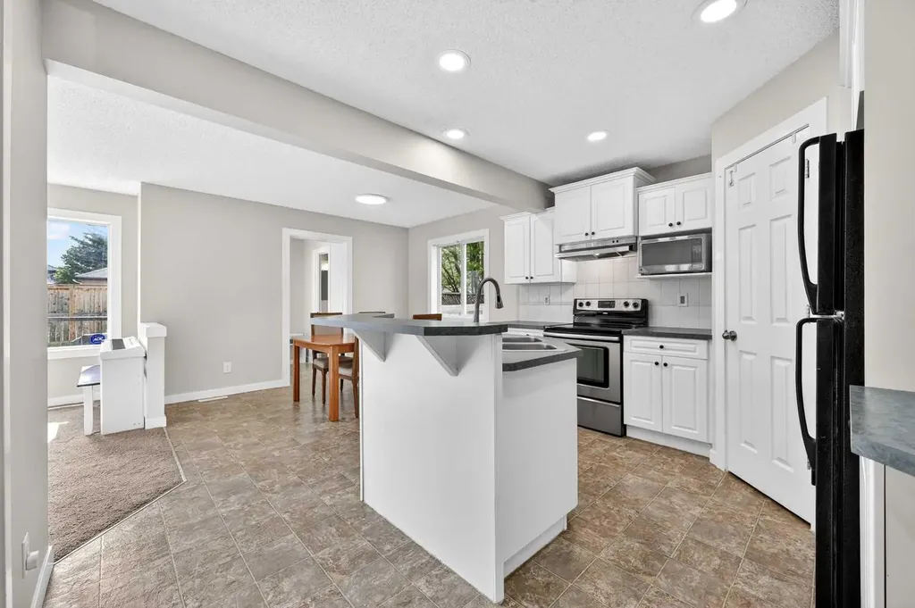 988 Prestwick Circle SE Calgary AB T2Z 3X7