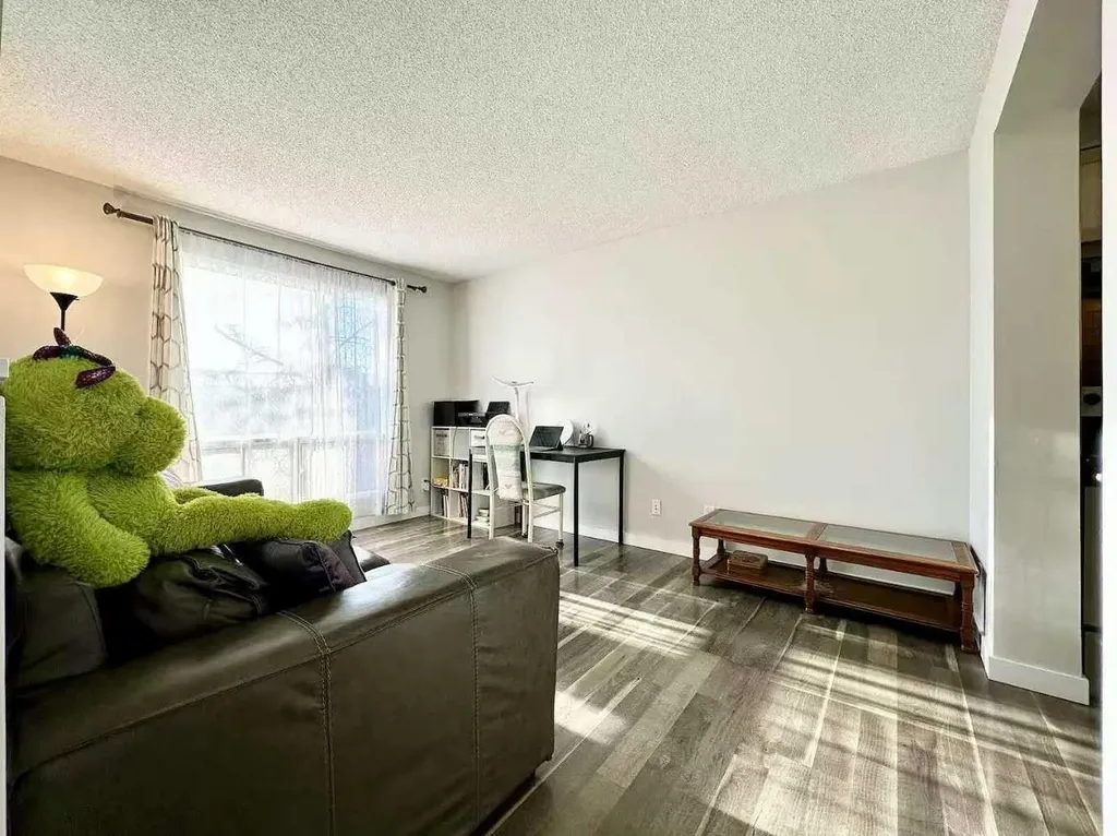 6915 Ranchview Drive NW Calgary AB T3G 1R8