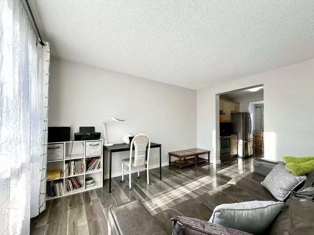 6915 Ranchview Drive NW Calgary AB T3G 1R8