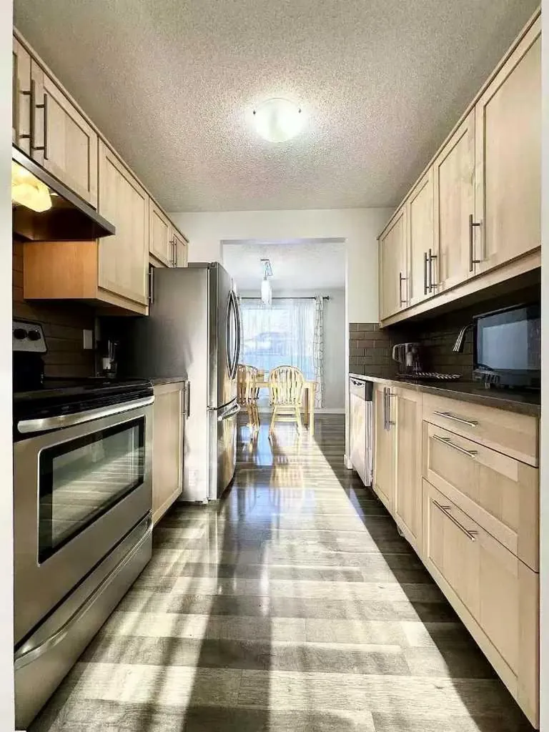 6915 Ranchview Drive NW Calgary AB T3G 1R8