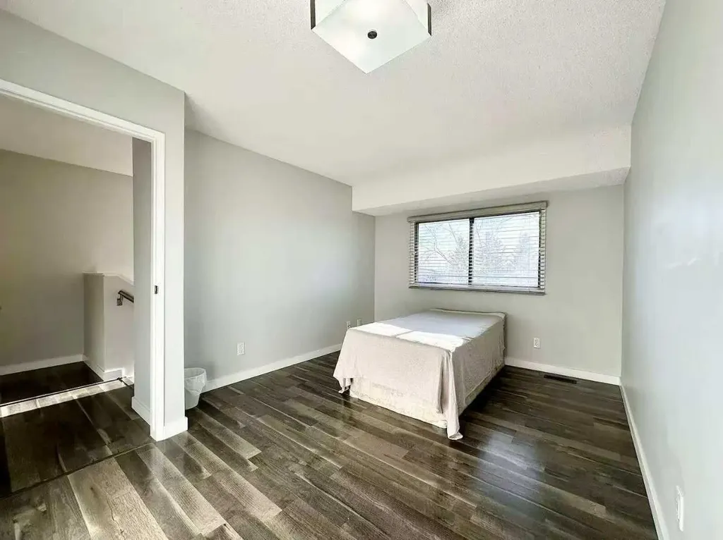 6915 Ranchview Drive NW Calgary AB T3G 1R8