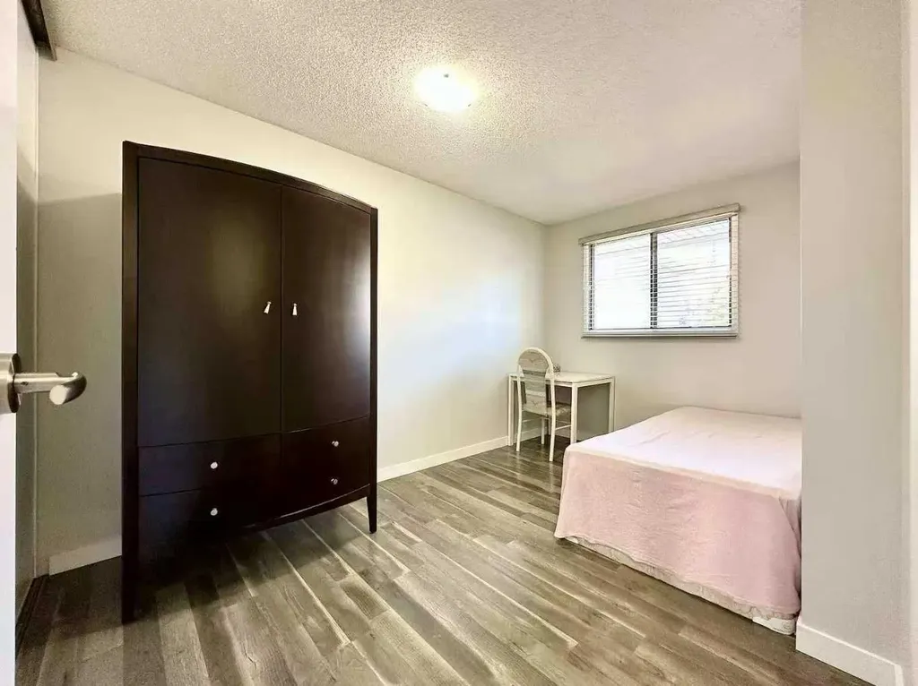 6915 Ranchview Drive NW Calgary AB T3G 1R8