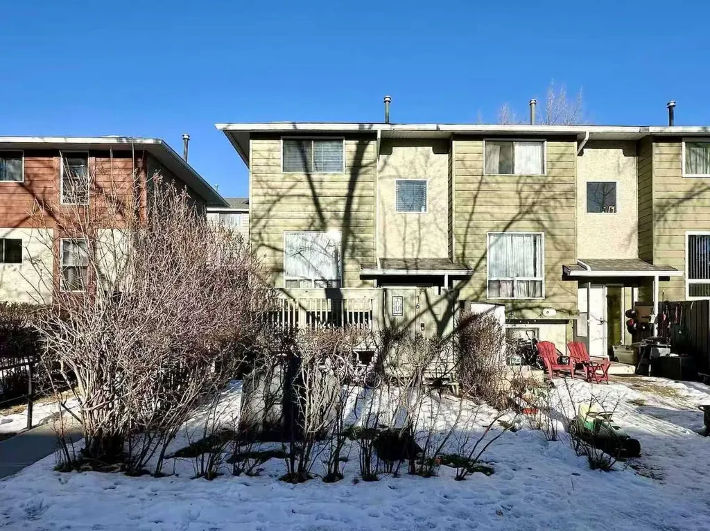 6915 Ranchview Drive NW Calgary AB T3G 1R8
