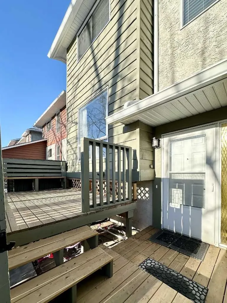 6915 Ranchview Drive NW Calgary AB T3G 1R8