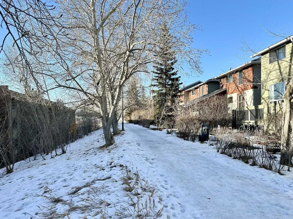 6915 Ranchview Drive NW Calgary AB T3G 1R8
