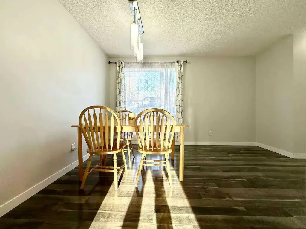 6915 Ranchview Drive NW Calgary AB T3G 1R8