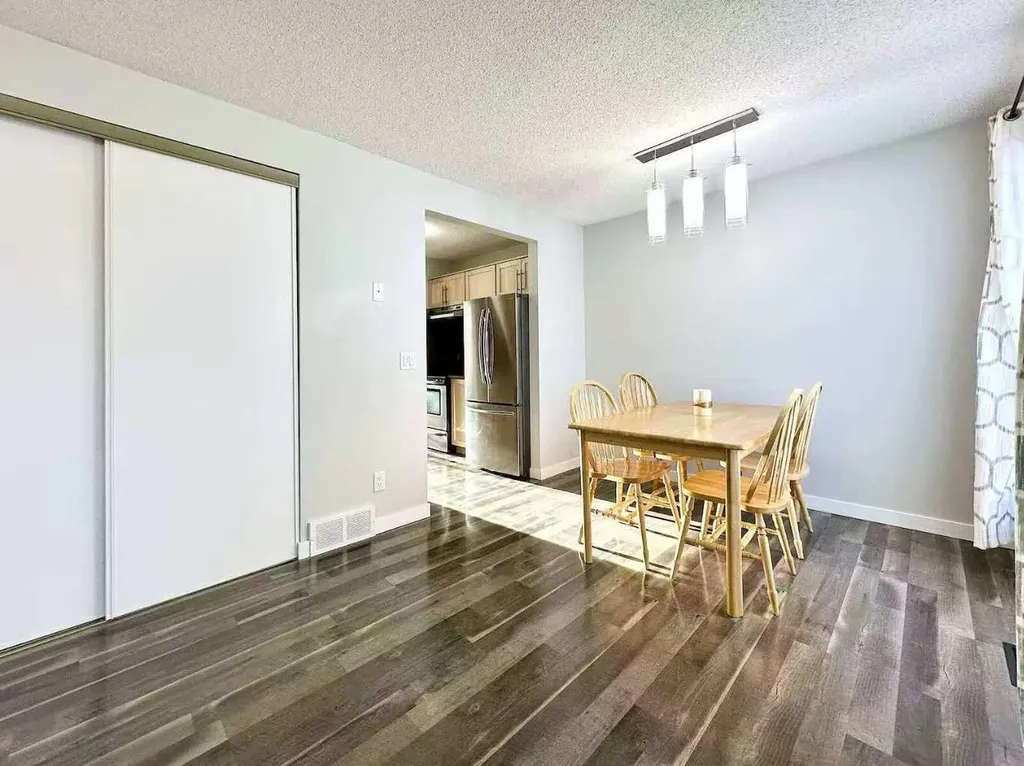 6915 Ranchview Drive NW Calgary AB T3G 1R8