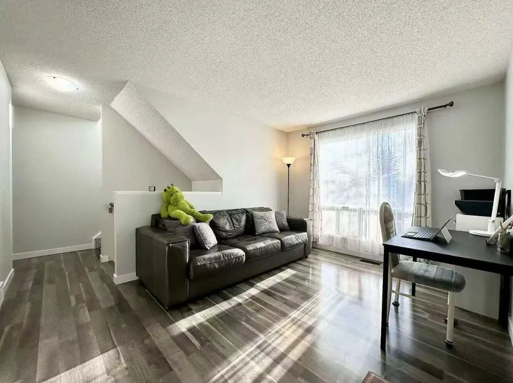 6915 Ranchview Drive NW Calgary AB T3G 1R8