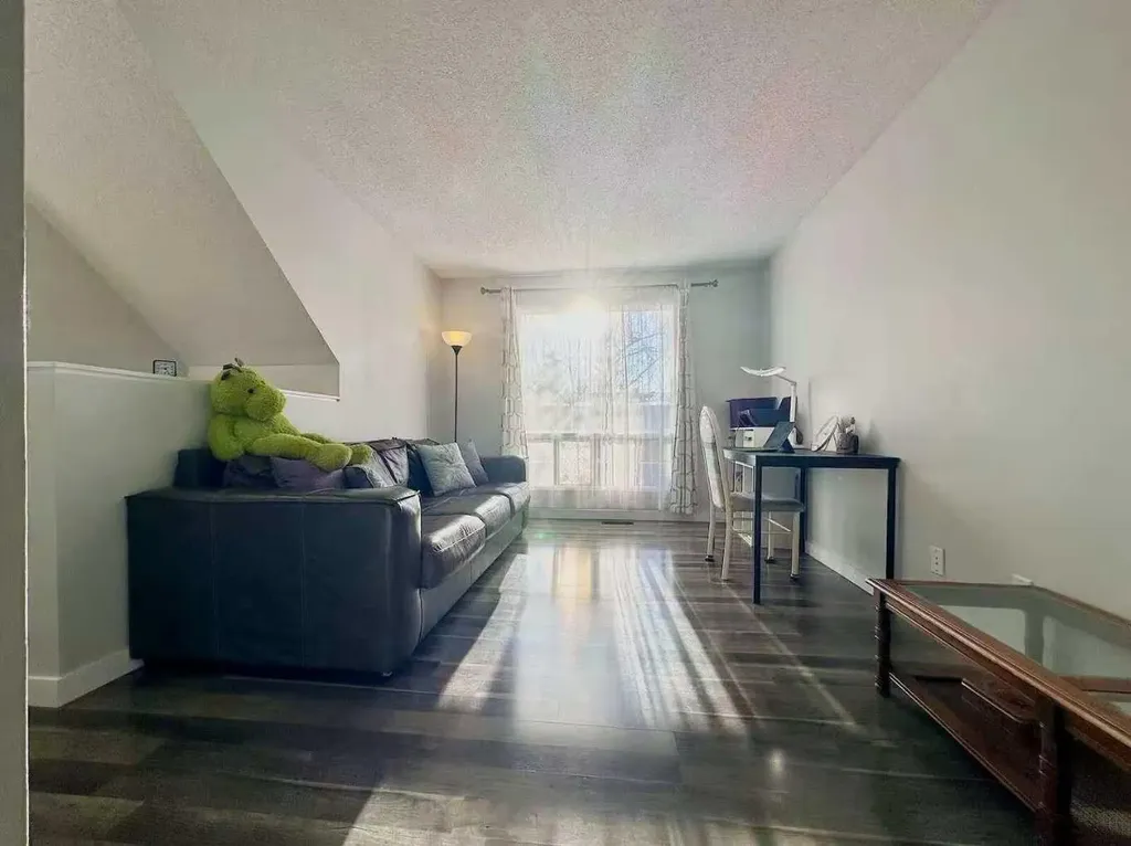 6915 Ranchview Drive NW Calgary AB T3G 1R8