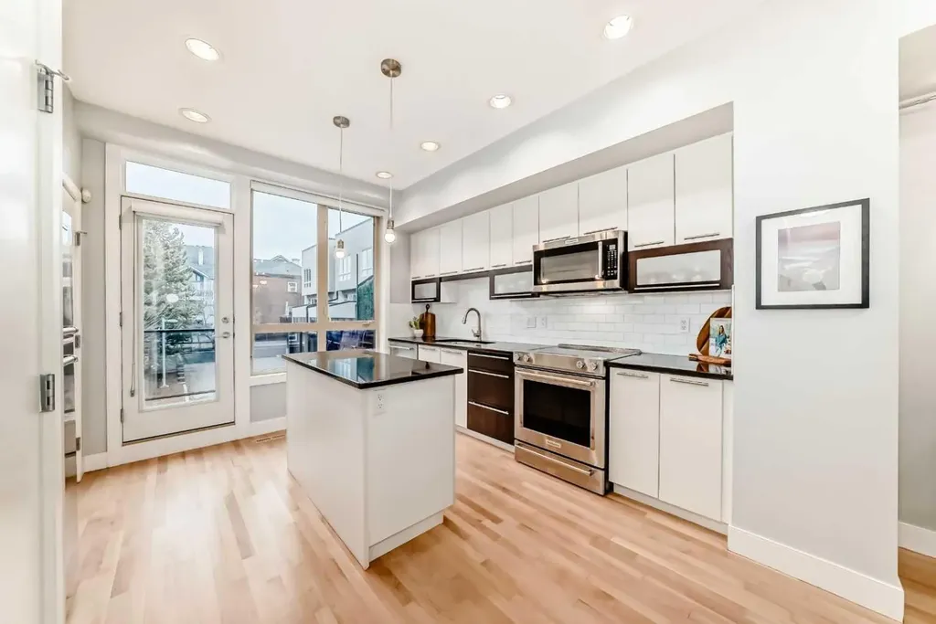 1606 36 Avenue SW Calgary AB T2T 6P7