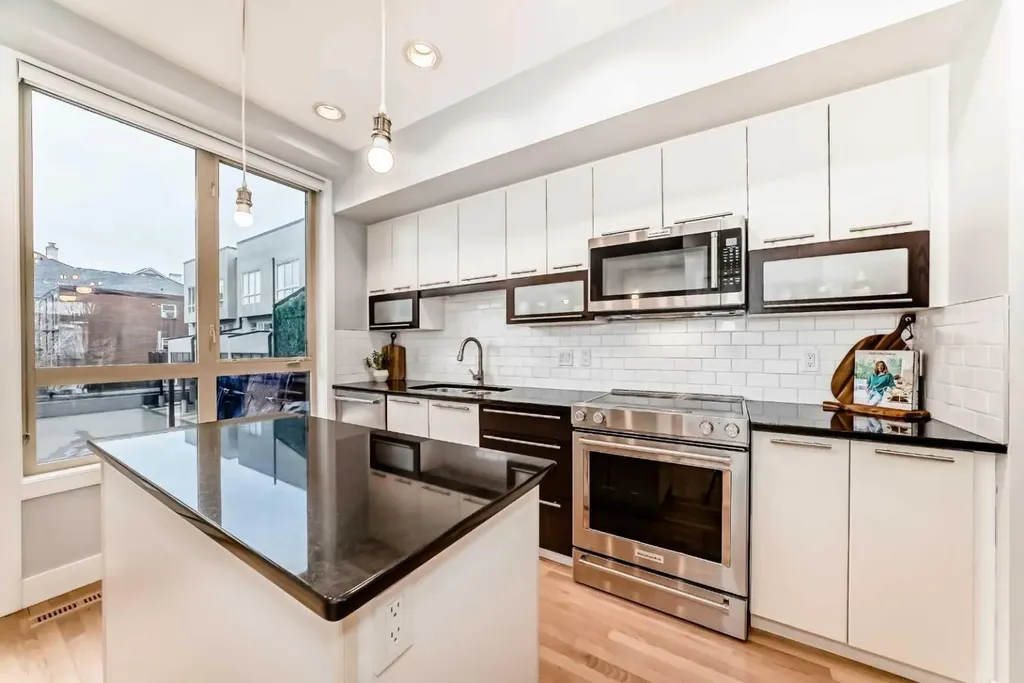 1606 36 Avenue SW Calgary AB T2T 6P7
