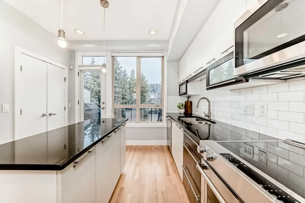 1606 36 Avenue SW Calgary AB T2T 6P7