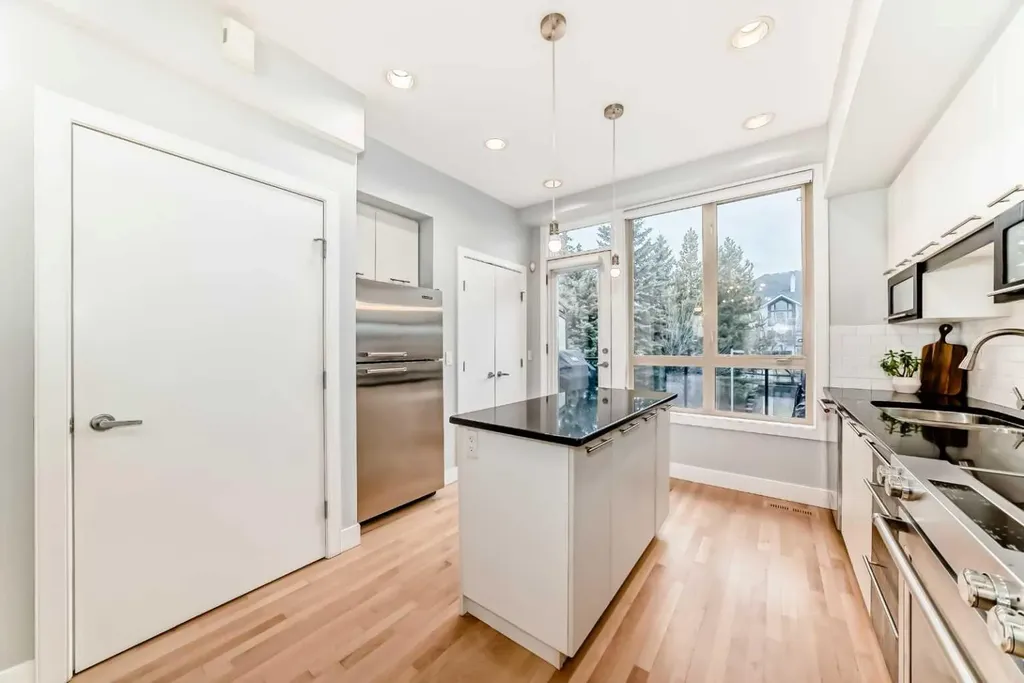 1606 36 Avenue SW Calgary AB T2T 6P7