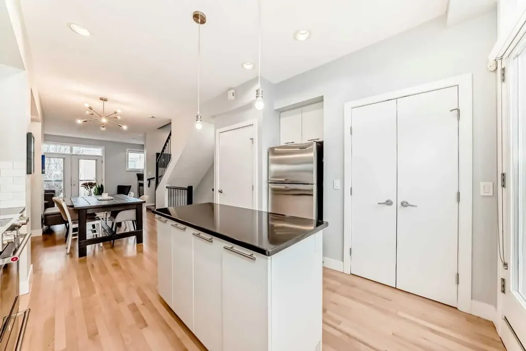 1606 36 Avenue SW Calgary AB T2T 6P7