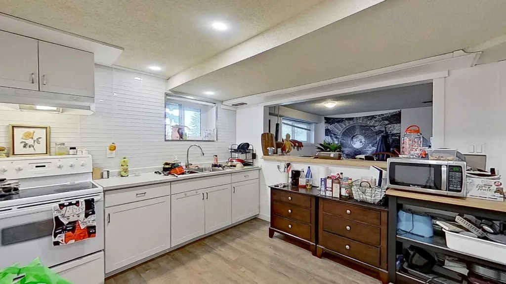 11723 Canfield Road SW Calgary AB T2W 1J6